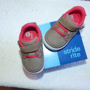 NIB stride rite baby boy sneakers Quiney brown US 4 med